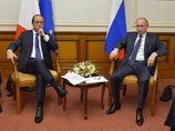 Владимир Путин, обсудив ситуацию на Украине с президентом Франции Франсуа Олландом, заявил, что выступает за немедленное прекращение огня на востоке, уважает территориальную целостность Украины и призывает снять "элементы блокады Донецка и Луганска"