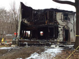 Дом выгорел почти полностью. Повреждения получили и расположенные рядом здания