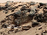 Судя по изображениям, полученным Curiosity, гора сформирована из осадочных пород, а структура геологических пластов свидетельствует о многократном заполнении и испарении воды, заполнявшей кратер