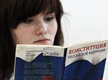 Более половины россиян не знают, что источником власти в стране, согласно Конституции РФ, является народ, выяснили социологи Всероссийского центра изучения общественного мнения (ВЦИОМ)