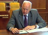 Произошло это вскоре после того, как глава Следственного комитета Александр Бастрыкин призвал ужесточить борьбу с валютными спекуляциями, назвав ее "важнейшим вопросом для обеспечения стабилизации экономической ситуации в стране" Произошло это вскоре после того, как глава Следственного комитета Александр Бастрыкин призвал ужесточить борьбу с валютными спекуляциями, назвав ее "важнейшим вопросом для обеспечения стабилизации экономической ситуации в стране"