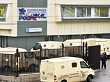 В Петербурге лжеинкассаторы угнали броневик "Росинкаса" и похитили 40 миллионов рублей В Петербурге лжеинкассаторы угнали броневик "Росинкаса" и похитили 40 миллионов рублей