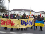 В Берлине на акцию против конфронтации с Россией пришли около четырех тысяч человек В Берлине на акцию против конфронтации с Россией пришли около четырех тысяч человек