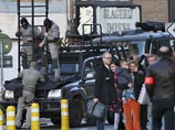 Всего в операции участвовали 15 сотрудников бельгийского спецназа, с воздуха силовиков поддерживал вертолет. "Никакого оружия обнаружено не было", - сказал представитель городской прокуратуры