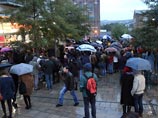 Влюбленные пары зажгли рождественские огни Лондона с помощью поцелуев Влюбленные пары зажгли рождественские огни Лондона с помощью поцелуев