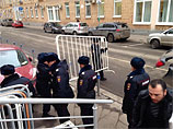 Замоскворецкий суд Москвы в пятницу продлил до 15 февраля 2015 года домашний арест оппозиционеру Алексею Навальному