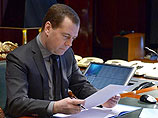 Правительство России начинает оказывать госпомощь Донецкой и Луганской народным республикам - премьер-министр РФ Дмитрий Медведев подписал распоряжение о создании соответствующей правительственной комиссии