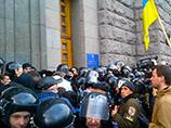 Утром 24 декабря около здания горсовета на площади Конституции в Харькове произошли беспорядки