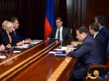 Медведев на совещании с вице-премьерами 22 декабря поручил Ольге Голодец и Минздраву наладить жесткий контроль за ценами на рынке медикаментов