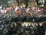 Сразу несколько митингов проходят у стен Верховной Рады Украины Сразу несколько митингов проходят у стен Верховной Рады Украины