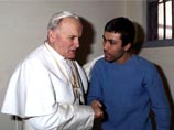 Покушавшийся на жизнь Иоанна Павла II турецкий террорист возложил цветы к его могиле, шокировав Ватикан