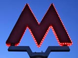 Двое молодых людей приняли тоннель Московского метро за туалет и застряли там Двое молодых людей приняли тоннель Московского метро за туалет и застряли там