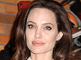 Британский таблоид сделал "новогодний подарок" Анджелине Джоли, опубликовав ее откровенные фото в 19 лет