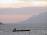 Согласно предварительным данным, подавшее сигнал бедствия судно Blue Sky M ходит под флагом Молдавии. Тип судна не сообщается. Погода на море близ Корфу штормовая