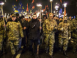 На корреспондентку LifeNews Жанну Карпенко и оператора Александру Ульянову напали неизвестные в ходе факельного шествия националистов в центре Киева