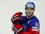 Чешский нападающий "Нью-Джерси Дэвилз" Яромир Ягр стал самым возрастным хоккеистом в истории, сумевшим оформить хет-трик в Национальной хоккейной лиге (НХЛ)