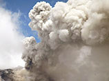 Крупнейший вулкан Камчатки начал выбрасывать лаву на километровую высоту