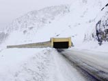 Автомагистраль, соединяющая Россию с Южной Осетией, закрыта  из-за угрозы схода лавин
