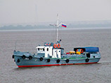 В порту Астрахани стоявшее на зимовке судно "Ярославец" затонуло, а заодно и подтопило один баркас