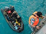 Сигнал "черных ящиков" разбившегося в Яванском море авиалайнера А320-200 компании AirAsia зарегистрирован в 300 метрах от его хвостовой части Сигнал "черных ящиков" разбившегося в Яванском море авиалайнера А320-200 компании AirAsia зарегистрирован в 300 метрах от его хвостовой части