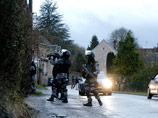 На севере Франции продолжается спецоперация по поиску подозреваемых в резонансном парижском теракте, унесшем жизни 12 человек