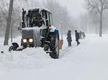 Последствия снегопада в Москве ликвидируют 14 тыс. единиц спецтехники и 35 тысяч дворников, объявил заммэра столицы по вопросам ЖКХ и благоустройства Петр Бирюков