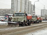 На улицах Москвы снег убирают 14 тысяч единиц техники, объявила мэрия