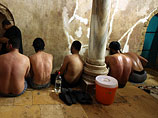 В Египте суд оправдал 26 мужчин, которых задержали в бане и обвинили в "гомосексуальной оргии"