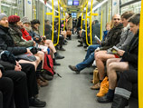 Тысячи человек со всего мира приняли участие в "голом флешмобе", проехавшись в метро без штанов