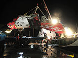 "Черный ящик" был найден под большим обломком крыла самолета на дне Яванского моря, куда рухнул лайнер, на глубине около 30 метров