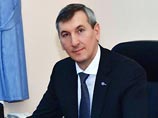 Вильдан Зиннуров в комментарии телеканалу LifeNews подтвердил факт участия своего отпрыска в конфликте. По его словам, Эдуард Зиннуров не поделил дорогу с младшим сыном Арапова - не полицейским, а курсантом Ульяновского училища гражданской авиации. Вильдан Зиннуров в комментарии телеканалу LifeNews подтвердил факт участия своего отпрыска в конфликте. По его словам, Эдуард Зиннуров не поделил дорогу с младшим сыном Арапова - не полицейским, а курсантом Ульяновского училища гражданской авиации.