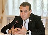 Как сообщил премьер-министр Дмитрий Медведев, по утвержденным Агентством по страхованию вкладов условиям на докапитализацию будет направлен 1 трлн рублей