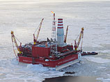Платформа "Приразломная" -первый проект по добыче нефти в российской Арктике, отмечает газета