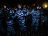 На Манежной площади, где собрались несогласные с приговором братьям Навальным, задержали более десяти человек