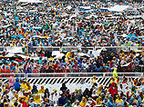Миллионы филиппинцев собрались в воскресенье на мессе Папы Римского Франциска в Маниле - столице страны