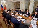 "Россия никому не угрожает и все спорные вопросы стремится решать за столом переговоров", - сказал Путин