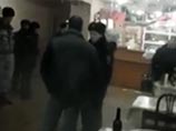 В Приамурье дебоширы устроили погром в кафе на глазах у полицейских (ВИДЕО)