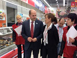Гаффнер, который является куратором программы "Народный контроль", осуществляющему мониторинг качества и стоимости продуктов, проинспектировал цены на продукты в одном из торговых центров Екатеринбурга Гаффнер, который является куратором программы "Народный контроль", осуществляющему мониторинг качества и стоимости продуктов, проинспектировал цены на продукты в одном из торговых центров Екатеринбурга
