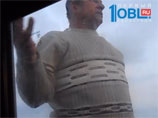 Глава уральского села, который покусал и чуть не задушил девушку за "пробежку без разрешения", больше года собирал деньги на штраф Глава уральского села, который покусал и чуть не задушил девушку за "пробежку без разрешения", больше года собирал деньги на штраф