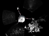 Данные Rosetta показали, что ему присуща смена дневных и ночных циклов, а также некоторое подобие смены времен года, которая происходит по мере приближения или удаления от Солнца Данные Rosetta показали, что ему присуща смена дневных и ночных циклов, а также некоторое подобие смены времен года, которая происходит по мере приближения или удаления от Солнца