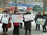 В Москве задержали активистов после пикета с карикатурами на Путина В Москве задержали активистов после пикета с карикатурами на Путина
