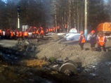 По состоянию на 07:00 (по московскому времени) спасатели и железнодорожники убрали все вагоны с путей и продолжили расчистку четного и нечетного путей