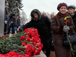 В возложении также приняли участие сотни ветеранов войны и жителей блокадного Ленинграда, в том числе соотечественники, прибывшие из 24 стран мира