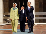 В Саудовской Аравии негодуют по поводу непокрытой головы и костюма Мишель Обамы (ФОТО)