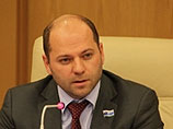 Главу аграрного комитета свердловского законодательного собрания единоросса Илью Гаффнера, посоветовавшего россиянам при недостатке средств "поменьше питаться", из партии исключать не собираются Главу аграрного комитета свердловского законодательного собрания единоросса Илью Гаффнера, посоветовавшего россиянам при недостатке средств "поменьше питаться", из партии исключать не собираются