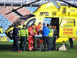 Игроку "Хаддерсфилда" спасли жизнь, отправив его в больницу с футбольного поля на вертолете 