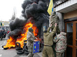 В Киеве бойцы добровольческого батальона "Айдар", который подвергся расформированию, попытались прорваться в здание Минобороны Украины