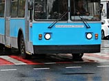 В Краснодаре троллейбус 70 метров тащил по дороге ребенка, зажав дверьми его руку
