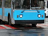 В Краснодаре троллейбус 70 метров тащил по дороге ребенка, зажав дверьми его руку В Краснодаре троллейбус 70 метров тащил по дороге ребенка, зажав дверьми его руку