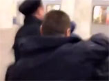 В Москве сотрудник СК распылил перцовый газ в  метро из-за девушки, не уступившей место пенсионеру